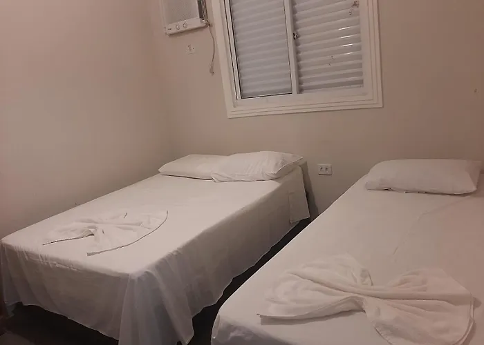 Chale Com Ar 2 Quadras Da Praia Da Enseada Guarujá